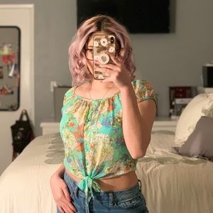 Woman’s crop top floral